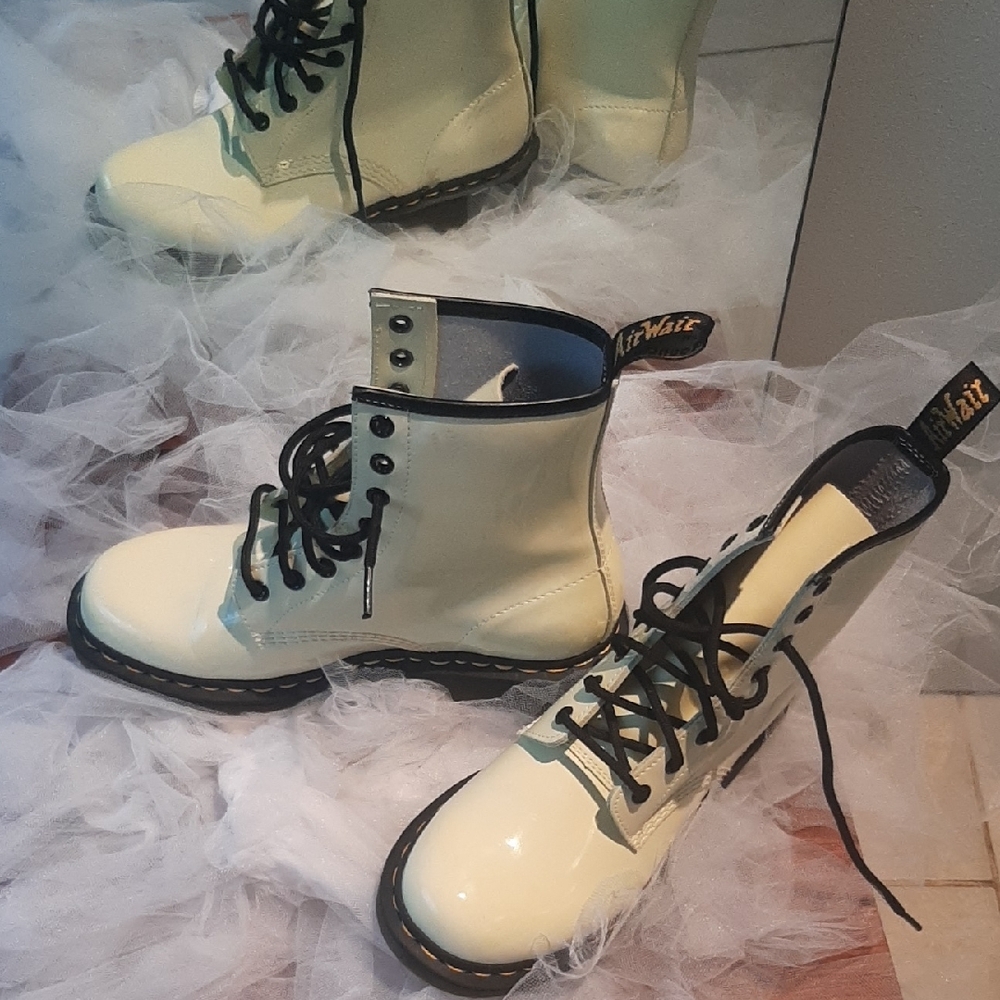 NEW DoC MARTIN🍋soft Lemon  AirWair Ankle Boots SIZE 8